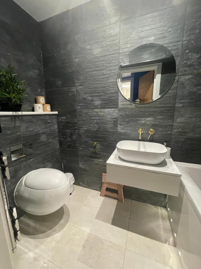 Cloud9 Guest House - By Coastline Retreats - 2 Bedroom Self Contained Garden Flat - Luxury Bath, Netflix, Superfast Wifi, Parking Included Bournemouth Kültér fotó