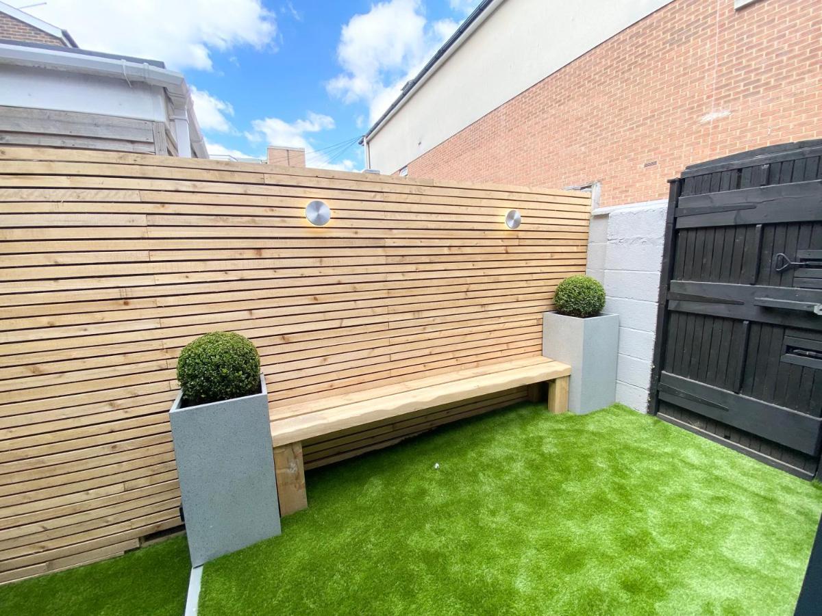Cloud9 Guest House - By Coastline Retreats - 2 Bedroom Self Contained Garden Flat - Luxury Bath, Netflix, Superfast Wifi, Parking Included Bournemouth Kültér fotó